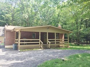 18 Navajo Trl, Albrightsville, PA 18210