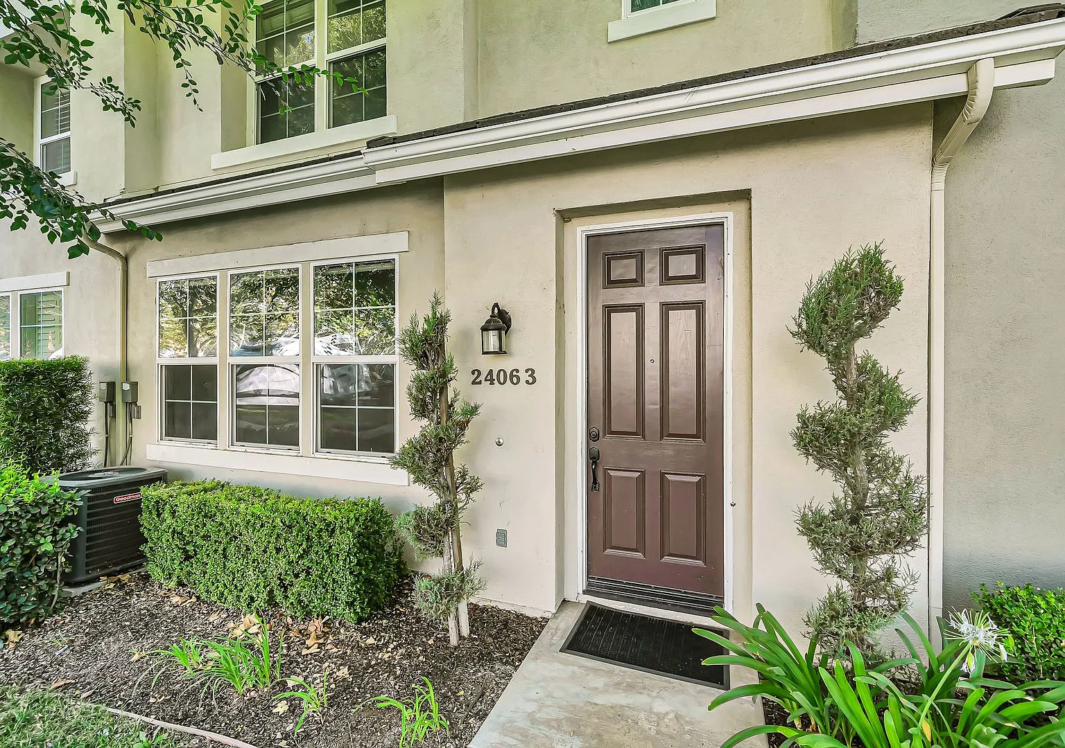 Stunning 3 Bed Townhome in Valencia — Photo 4