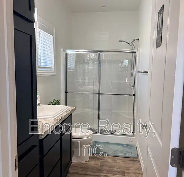 1061.5 E Bradley Ave — Photo 8