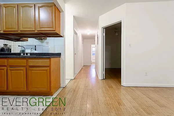 Rented by Safdie Realty Group | media 19