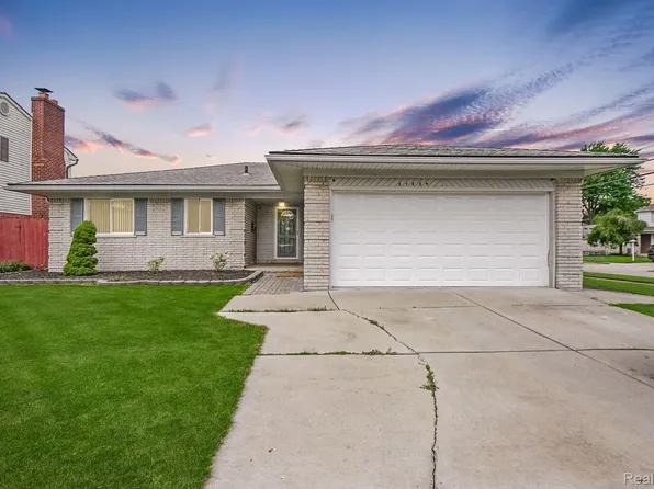 27429 Sutherland Dr, Warren, MI 48088