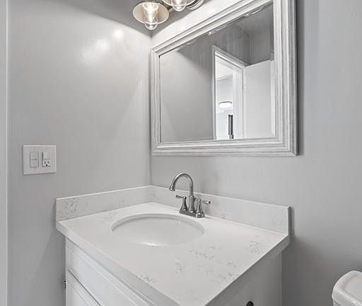 3rd image of 115 Redondo Ave APT 12
