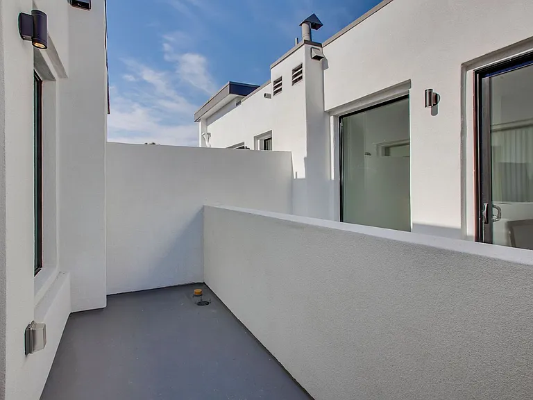 4255 Lockwood Ave — Photo 11