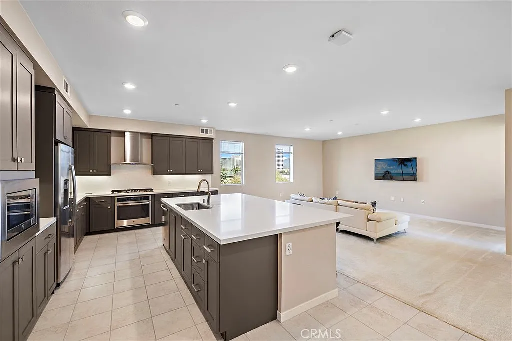 2 bed, 2.0 bath, 1483 sqft, $4,200 — Photo 4