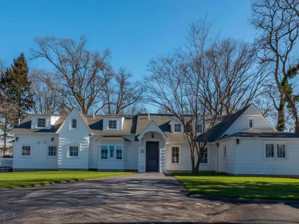 20 N Ravine Rd, Great Neck, NY 11023