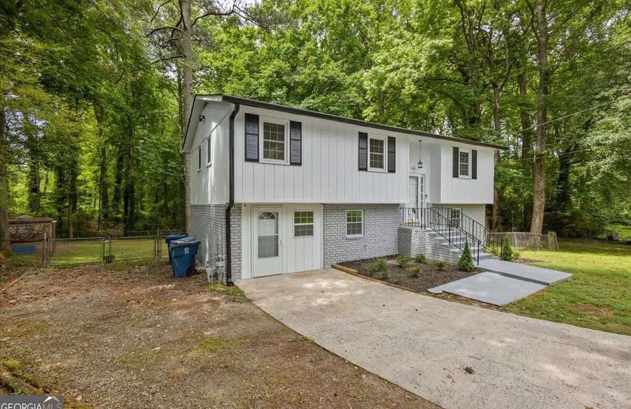 6 bed, 1966 sqft, $3,200 — Photo 1