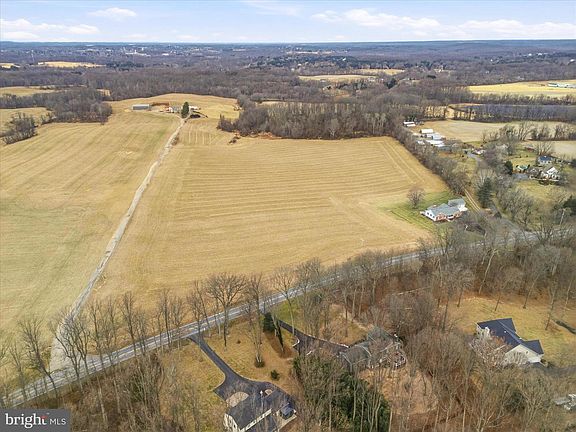 4th image of 13090 Old Frederick Rd