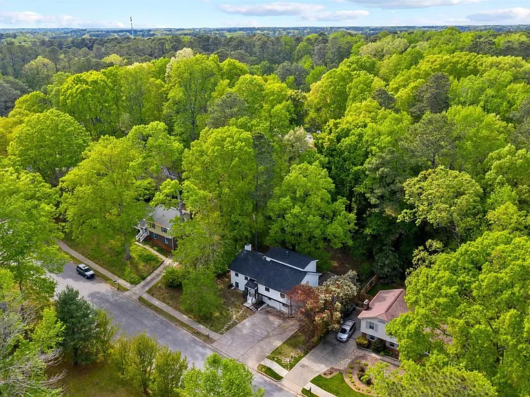 1304 Buckingham Rd — Photo 3