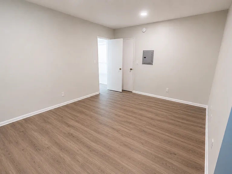 1635 North Martel Avenue — Photo 30