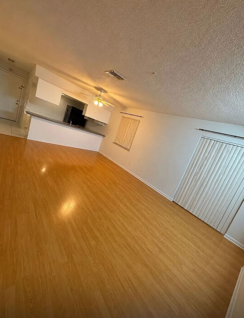 Charming 2BR House in Palm Harbor — Photo 3