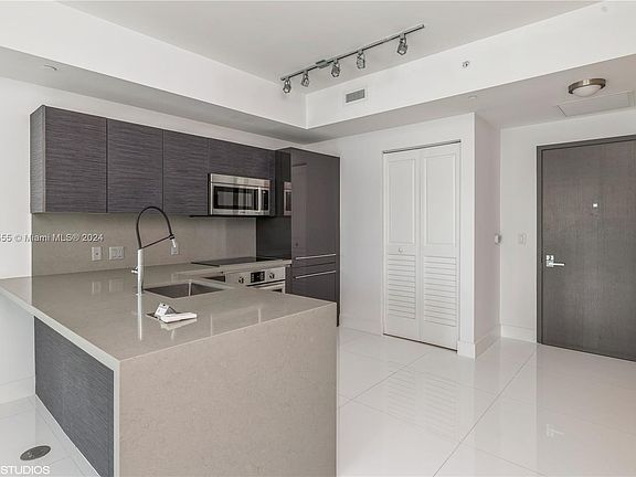 5th image of 1080 Brickell Ave Unit 1806