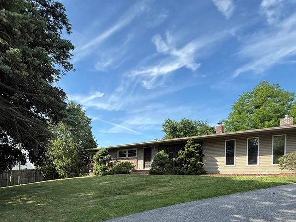3 Allendale Ln, Aston, PA 19014