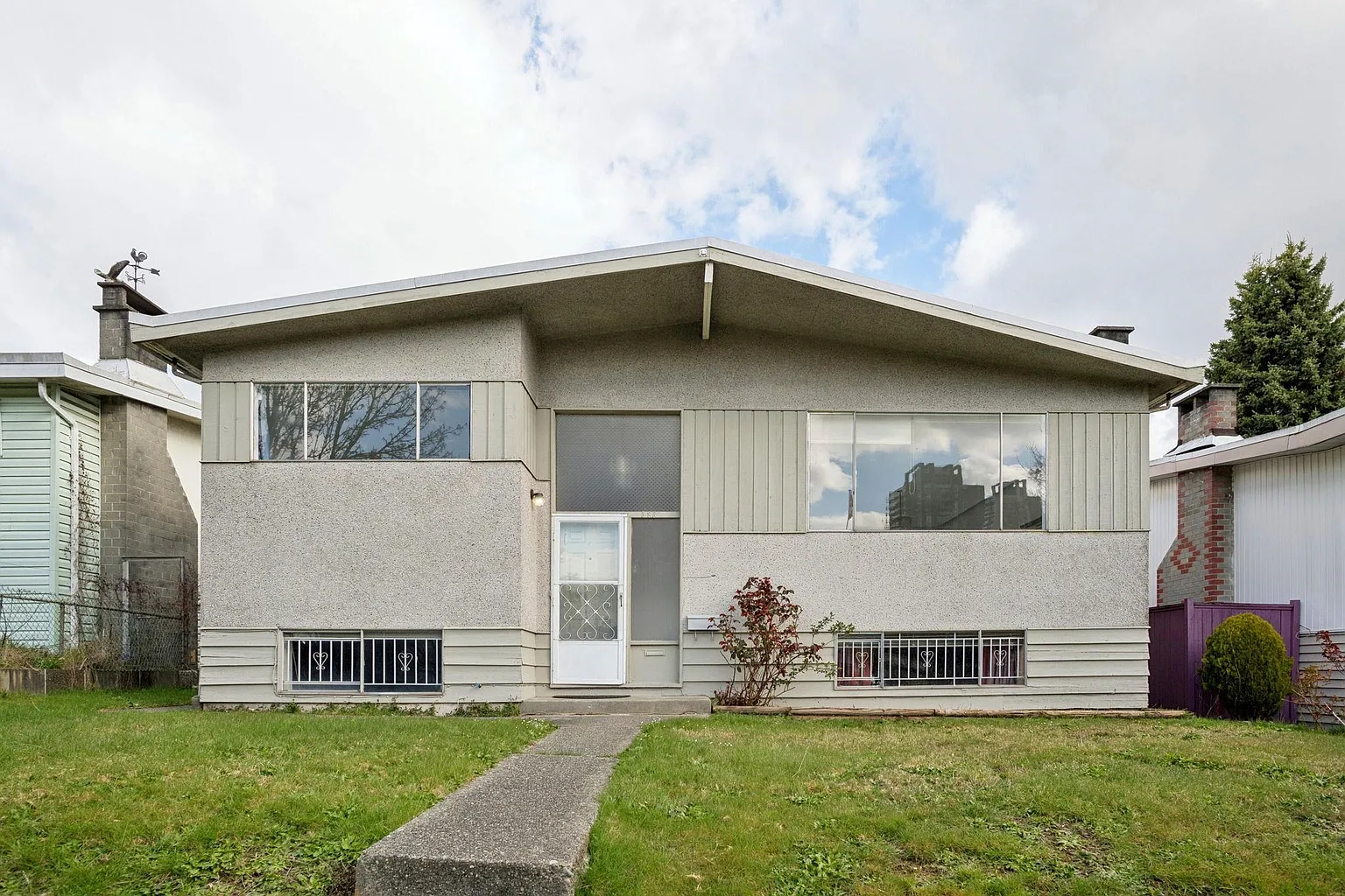 585 W 65th Ave photo 1