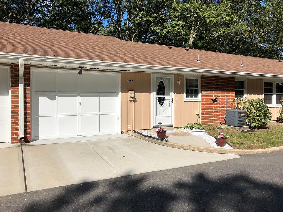 1st image of 134C Farrington Ct