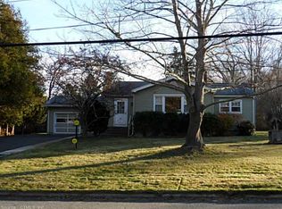 6 Lamphere Rd, Waterford, CT 06385