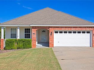 8 Ridgeview Ln, Bentonville, AR 72712