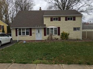 36 Homes Park Ave, Iselin, NJ 08830