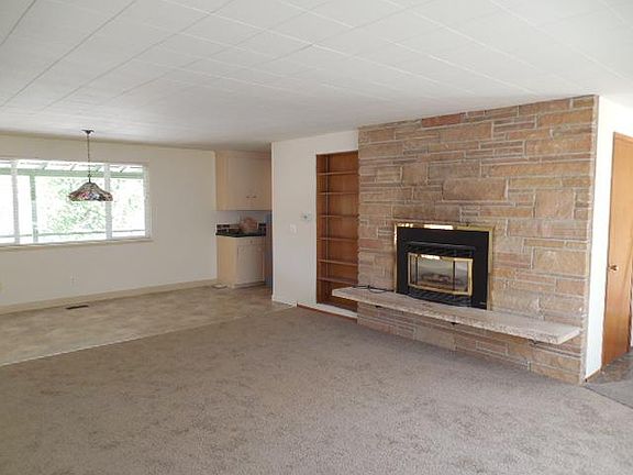 Built in gas fireplace