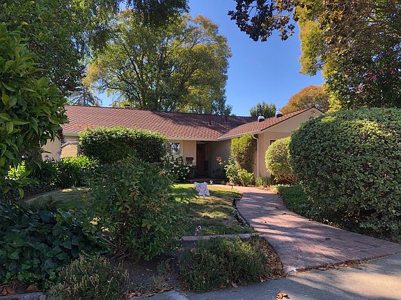 2nd image of 213 Lexington Dr