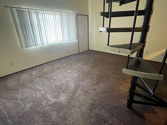 4th image of 702 4th St