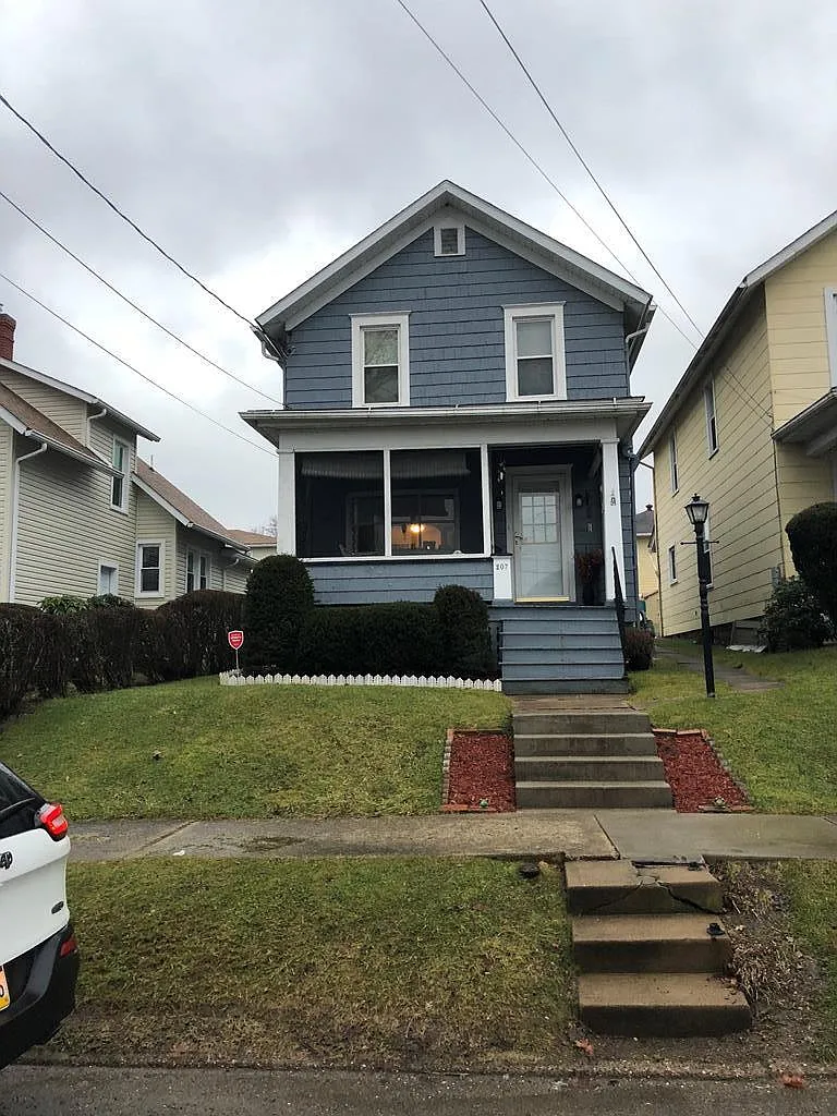 207 W 5th St photo 1