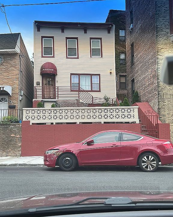 1st image of 328 Liberty Ave