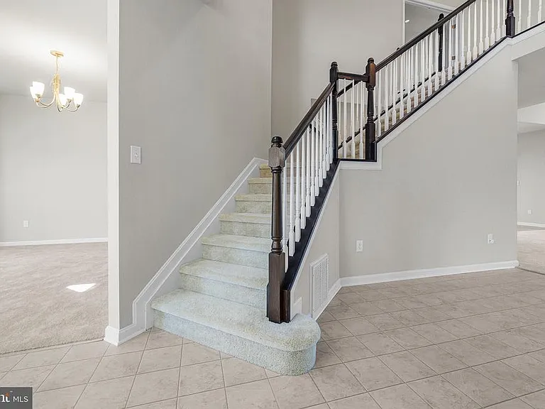 243 Wavyleaf Dr — Photo 6