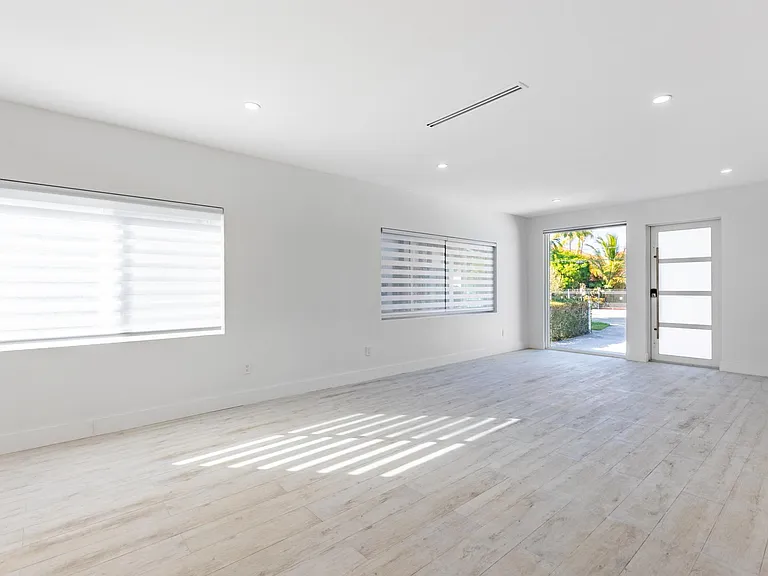 440 SW 21st Rd — Photo 11