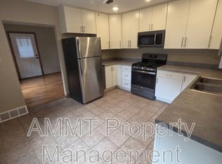 1065 3rd St, Marion, IA 52302