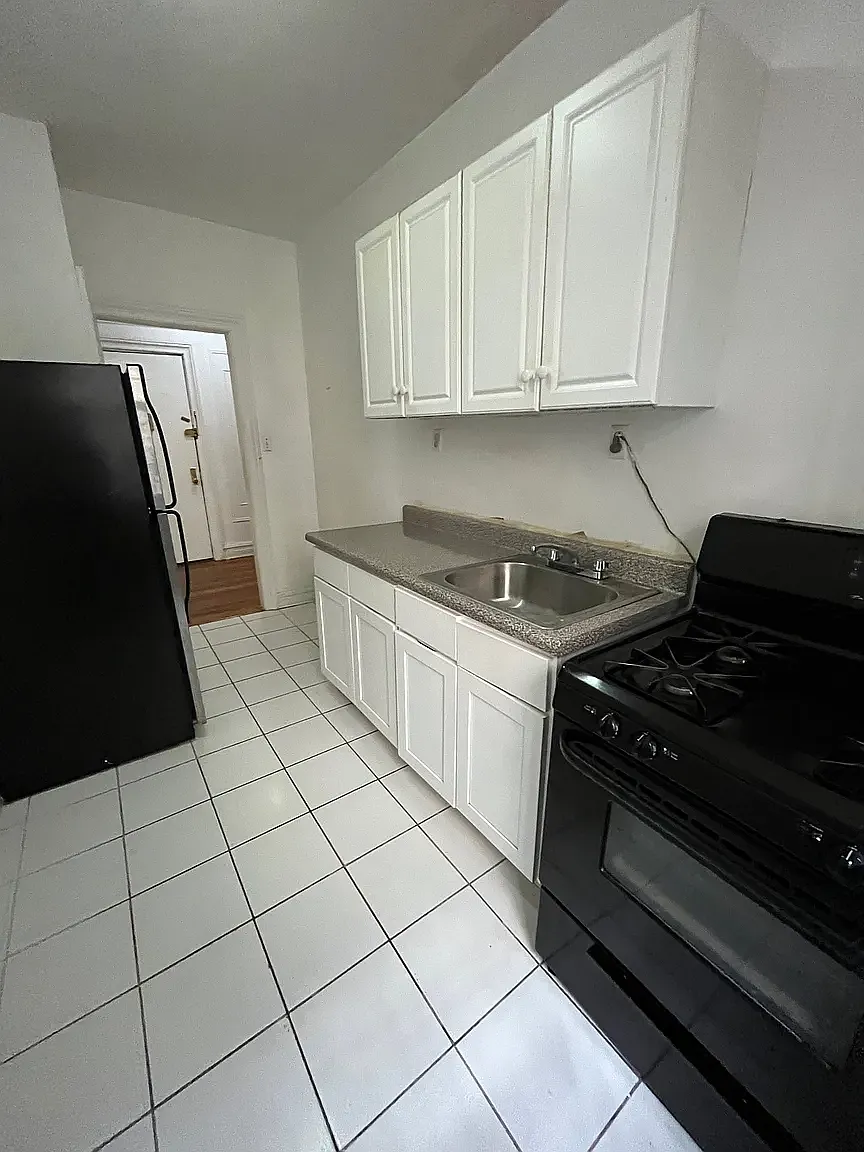 322 Linden Boulevard — Photo 2
