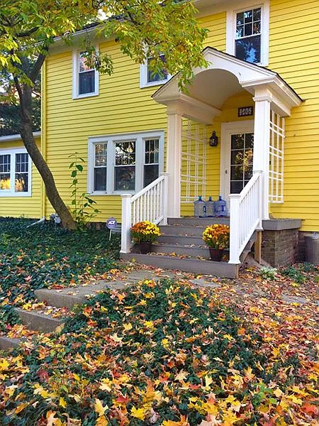 505 E Oregon St photo 1