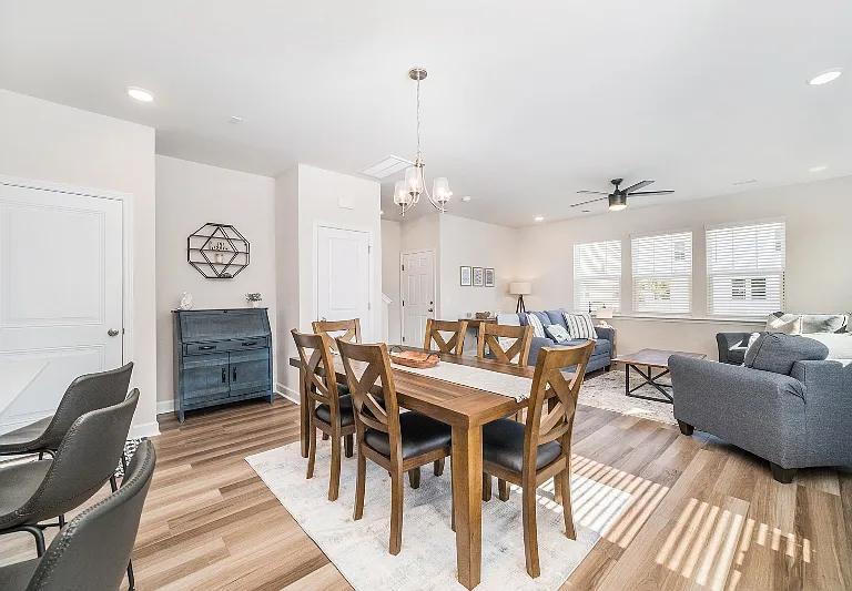 318 Lanyard St — Photo 10