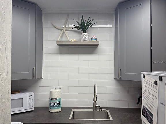 4th image of 170 ROOSEVELT DRIVE #10