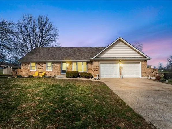 2904 Twin Pines Dr, Harrisonville, MO 64701