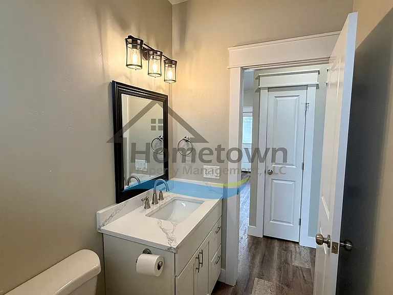 215 S Hills St — Photo 21