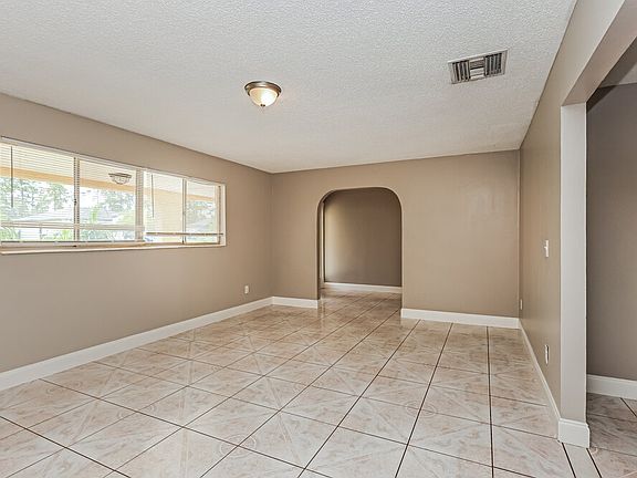 3rd image of 1119 Clayton Ave
