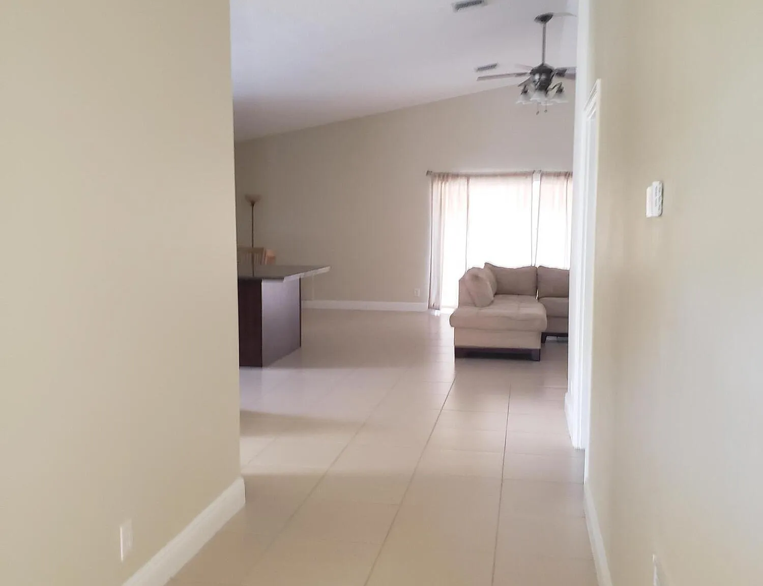 3 bed, 2.0 bath, 1565 sqft, $3,000 — Photo 3