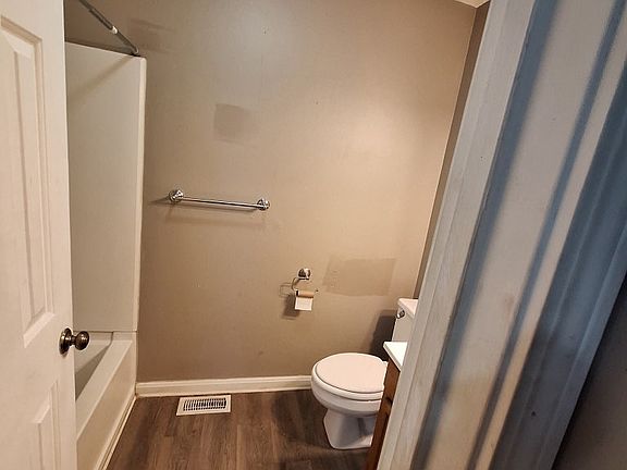 5th image of 1123 N Lowry Ave #1121