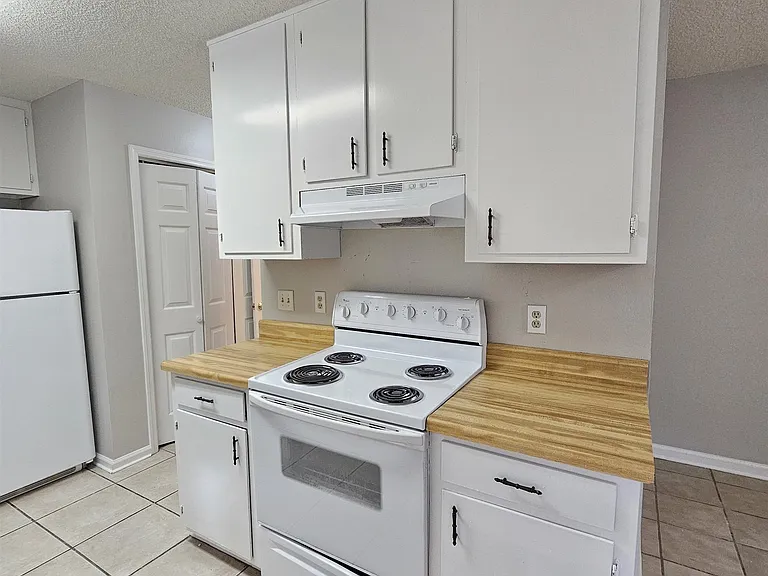 2388 Gregory Dr — Photo 15