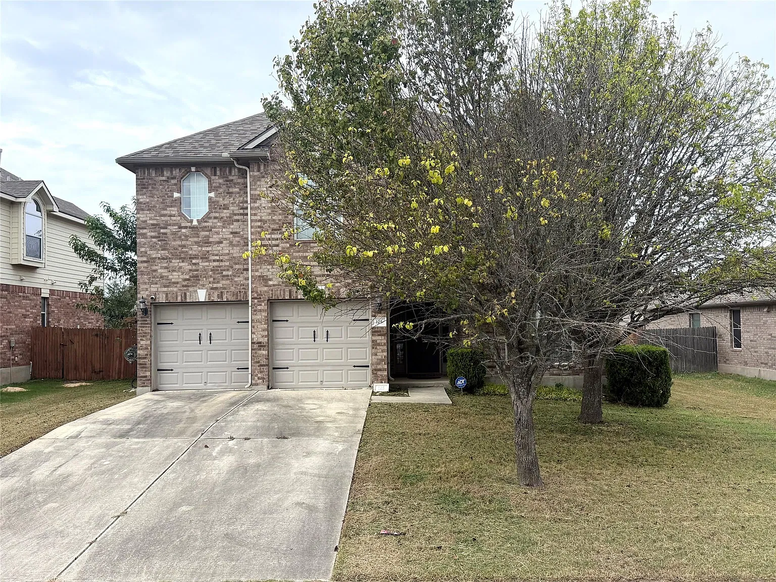 4 bed, 2.5 bath, 2966 sqft, $1,900 — Photo 2