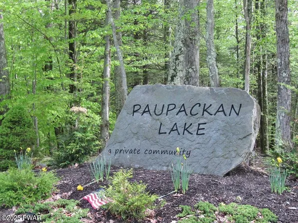 510 Hummingbird Ln, Hawley, PA 18428