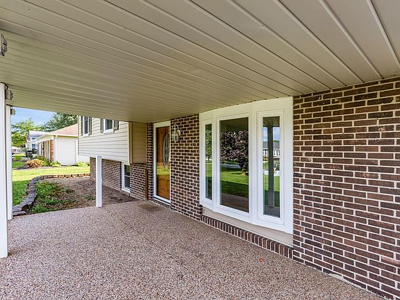 4th image of 15737 Meadowbrook Dr