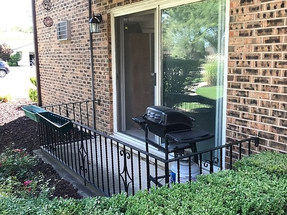 4th image of 9048 W 140th St APT 1D