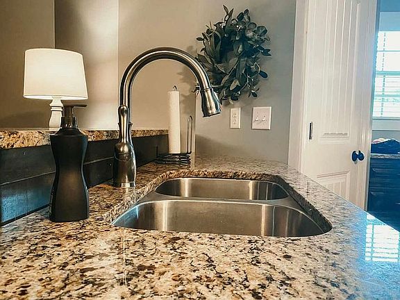 4th image of 115 Willowood Dr