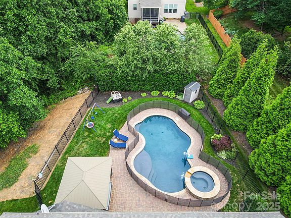 4th image of 9801 Blackbird Hill Ln