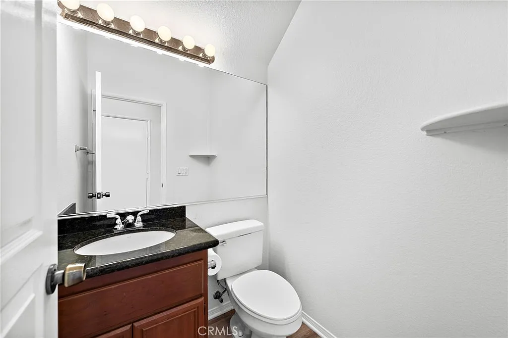 4 bed, 3.5 bath, 2326 sqft, $6,200 — Photo 4
