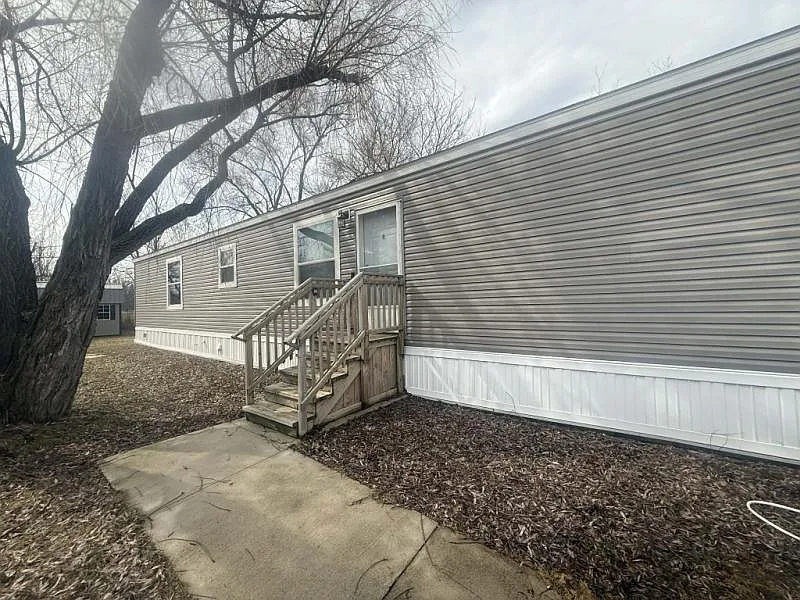 1714 Farm Ln photo 1