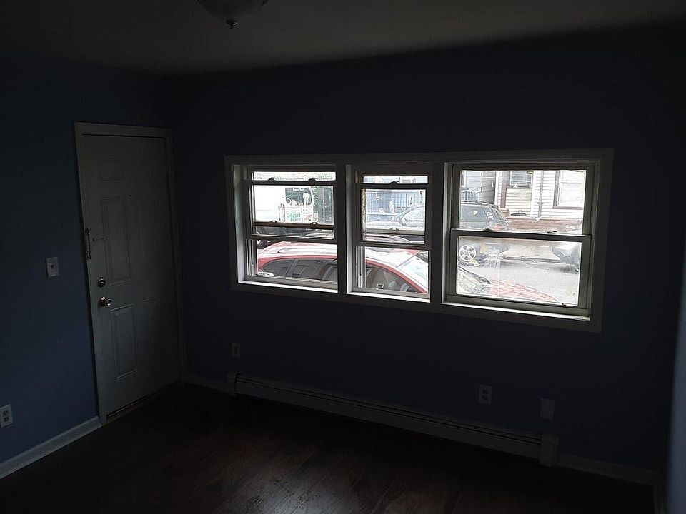2nd image of 549 Summer St APT 1R