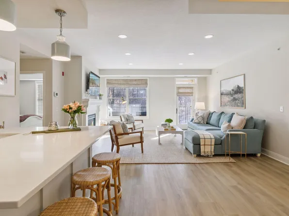 1320 Riverside Ln APT 305, Mendota Heights, MN 55118