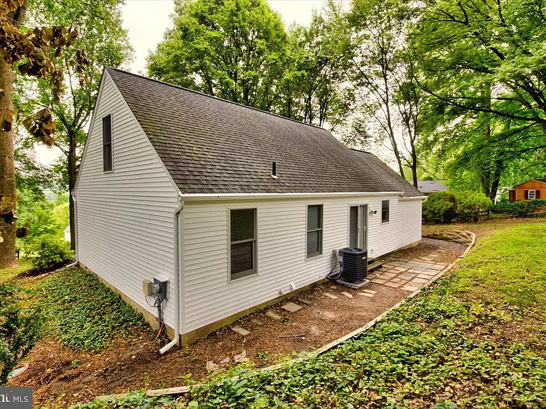 342 Sherry Ln — Photo 9